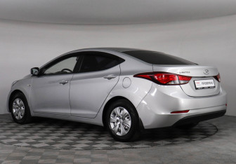 Подержанный автомобиль Hyundai Elantra Sedan 2015 года (7 фото)