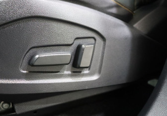 Подержанный автомобиль FAW Bestune T77 2022 года (12 фото)