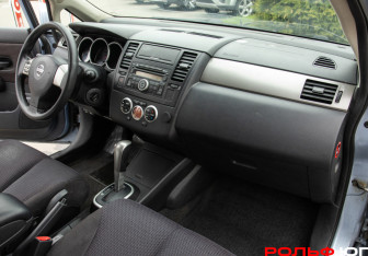 Подержанный автомобиль Nissan Tiida Hatchback 2011 года (7 фото)