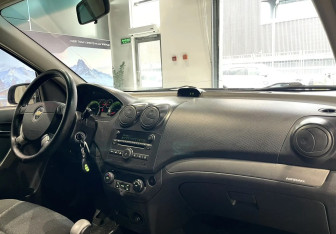 Подержанный автомобиль Chevrolet Aveo Sedan 2007 года (10 фото)