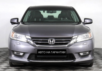 Подержанный автомобиль Honda Accord Sedan 2013 года (2 фото)