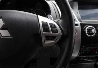 Подержанный автомобиль Mitsubishi Pajero Sport 2014 года (20 фото)