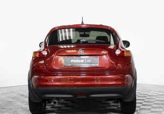 Подержанный автомобиль Nissan Juke 2012 года (6 фото)