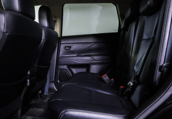 Подержанный автомобиль Mitsubishi Outlander 2015 года (12 фото)