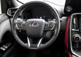 Подержанный автомобиль Lexus LX 2025 года (20 фото)