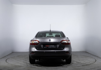 Подержанный автомобиль Renault Fluence 2011 года (6 фото)