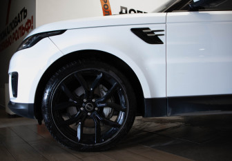 Подержанный автомобиль Land Rover Range Rover Sport 2020 года (36 фото)