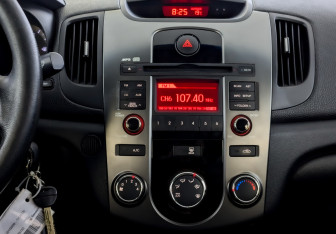 Подержанный автомобиль Kia Cerato Sedan 2010 года (15 фото)