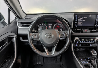 Подержанный автомобиль Toyota RAV4 2021 года (22 фото)