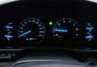 Подержанный автомобиль Toyota Land Cruiser Suv 2006 года (13 фото)