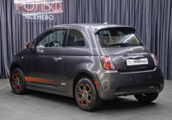 Подержанный автомобиль Fiat 500 Hatchback 2017 года (7 фото)