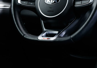 Подержанный автомобиль Kia K5 2021 года (8 фото)