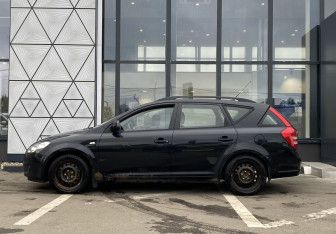 Подержанный автомобиль Kia Ceed Wagon 2008 года (8 фото)