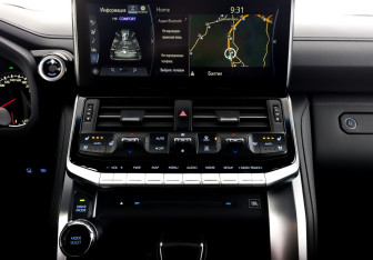 Подержанный автомобиль Toyota Land Cruiser Suv 2021 года (15 фото)