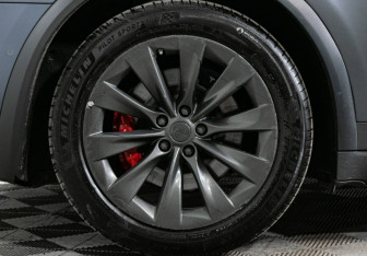 Подержанный автомобиль Tesla Model X 2018 года (22 фото)