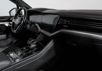 Подержанный автомобиль Volkswagen Touareg 2022 года (9 фото)