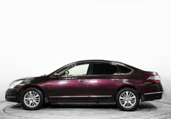 Подержанный автомобиль Nissan Teana 2012 года (3 фото)