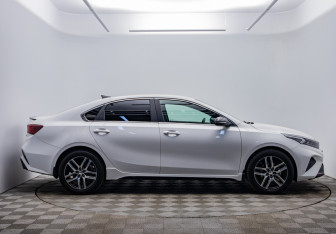 Подержанный автомобиль Kia Cerato Sedan 2021 года (6 фото)