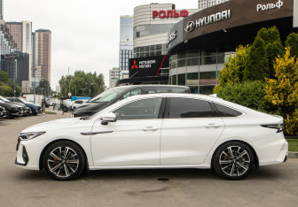 Подержанный автомобиль Chery Arrizo 8 2023 года (6 фото)