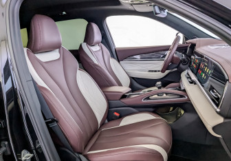 Подержанный автомобиль Geely Monjaro 2023 года (28 фото)