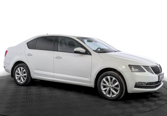 Подержанный автомобиль Skoda Octavia Liftback 2018 года (3 фото)