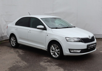 Подержанный автомобиль Skoda Rapid Liftback 2015 года (3 фото)