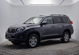 Подержанный автомобиль Toyota Land Cruiser Prado 2013 года (16 фото)