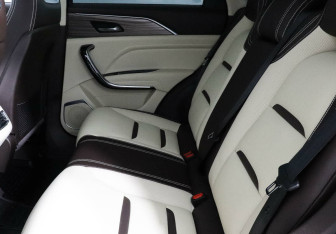 Подержанный автомобиль FAW Bestune T77 2023 года (9 фото)