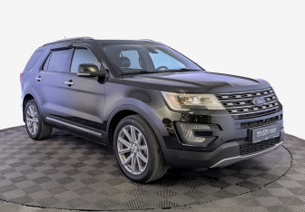 Подержанный автомобиль Ford Explorer 2017 года (3 фото)