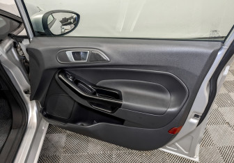 Подержанный автомобиль Ford Fiesta Sedan 2016 года (23 фото)