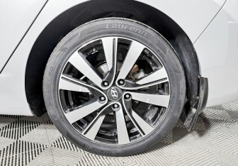 Подержанный автомобиль Hyundai Elantra Sedan 2013 года (6 фото)