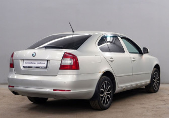 Подержанный автомобиль Skoda Octavia Liftback 2011 года (8 фото)