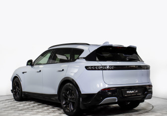 Подержанный автомобиль Voyah Free 2023 года (7 фото)