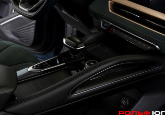 Подержанный автомобиль Geely Monjaro 2023 года (16 фото)