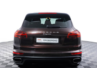 Подержанный автомобиль Porsche Cayenne 2015 года (6 фото)