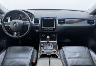 Подержанный автомобиль Volkswagen Touareg 2012 года (16 фото)