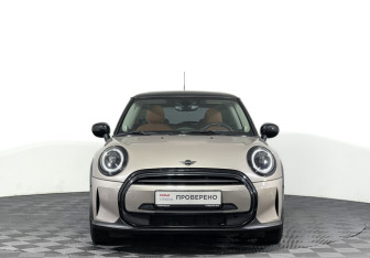 Подержанный автомобиль MINI Hatch 2024 года (2 фото)