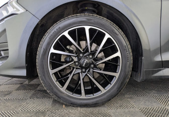 Подержанный автомобиль Kia K5 2020 года (13 фото)