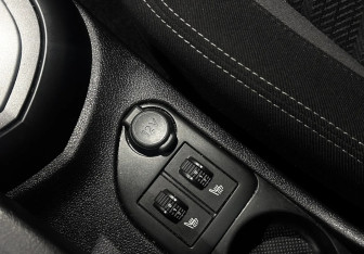 Подержанный автомобиль Peugeot 408 2014 года (12 фото)