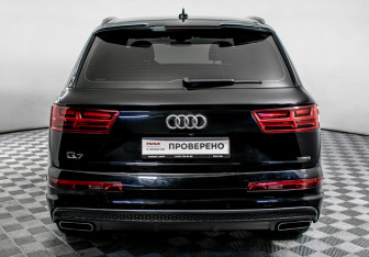 Подержанный автомобиль Audi Q7 2019 года (6 фото)