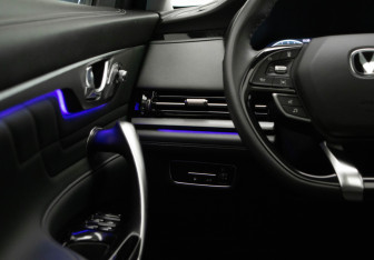 Подержанный автомобиль Changan CS95 2023 года (14 фото)