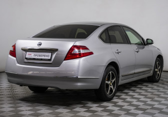 Подержанный автомобиль Nissan Teana 2011 года (4 фото)