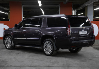 Подержанный автомобиль Cadillac Escalade Suv 2016 года (7 фото)