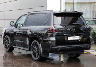 Подержанный автомобиль Lexus LX 2017 года (7 фото)