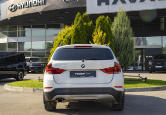 Подержанный автомобиль BMW X1 2014 года (6 фото)