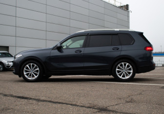 Подержанный автомобиль BMW X7 2020 года (8 фото)