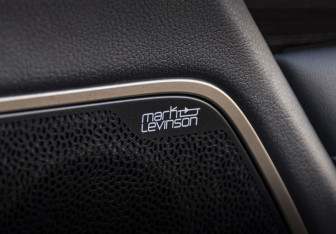 Подержанный автомобиль Lexus ES 2018 года (22 фото)