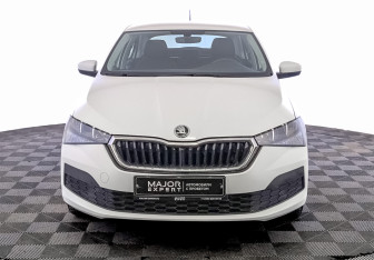 Подержанный автомобиль Skoda Rapid Liftback 2021 года (2 фото)
