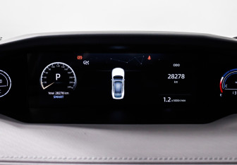 Подержанный автомобиль Changan UNI-V 2023 года (10 фото)