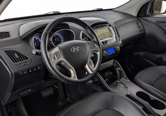 Подержанный автомобиль Hyundai ix35 2012 года (15 фото)